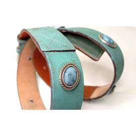 SG1964 - Cinturón de cuero vegetal envejecido turquesa abalorio azul.